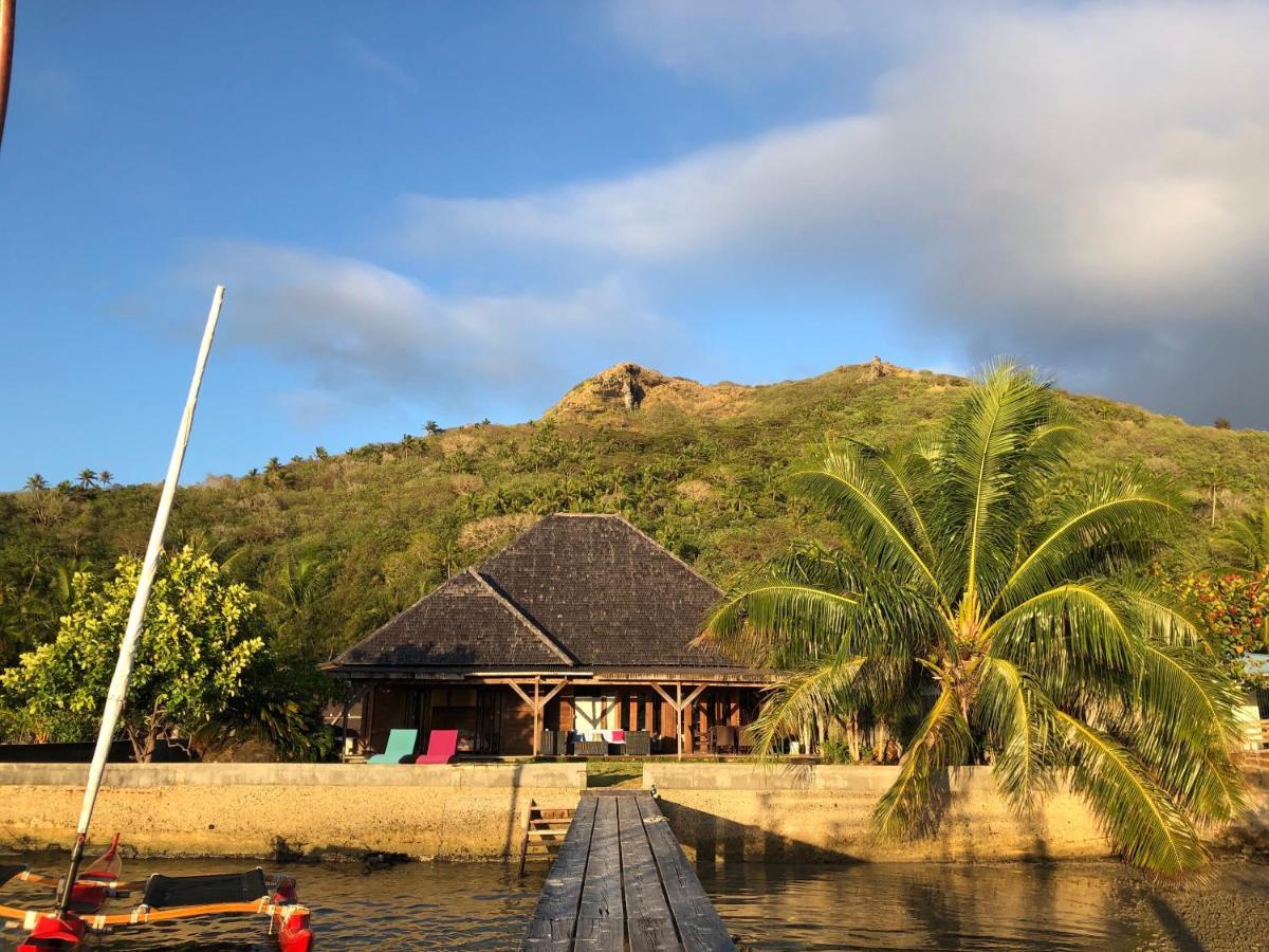Bora Bora Waterfront Sunrise Villa Exterior photo