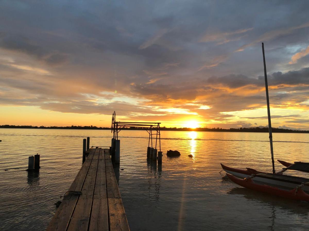 Bora Bora Waterfront Sunrise Villa Exterior photo