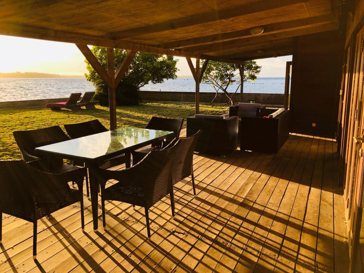 Bora Bora Waterfront Sunrise Villa Exterior photo