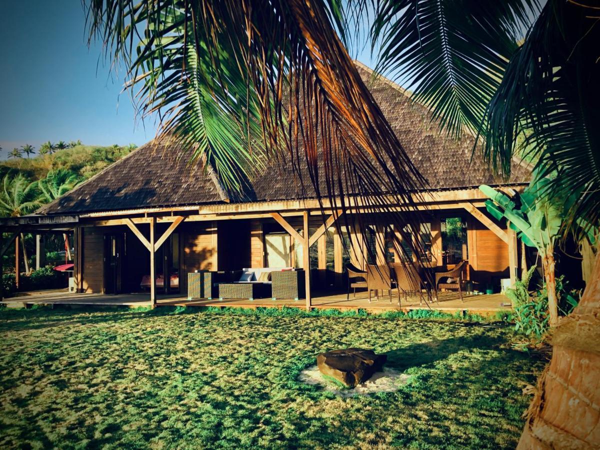 Bora Bora Waterfront Sunrise Villa Exterior photo